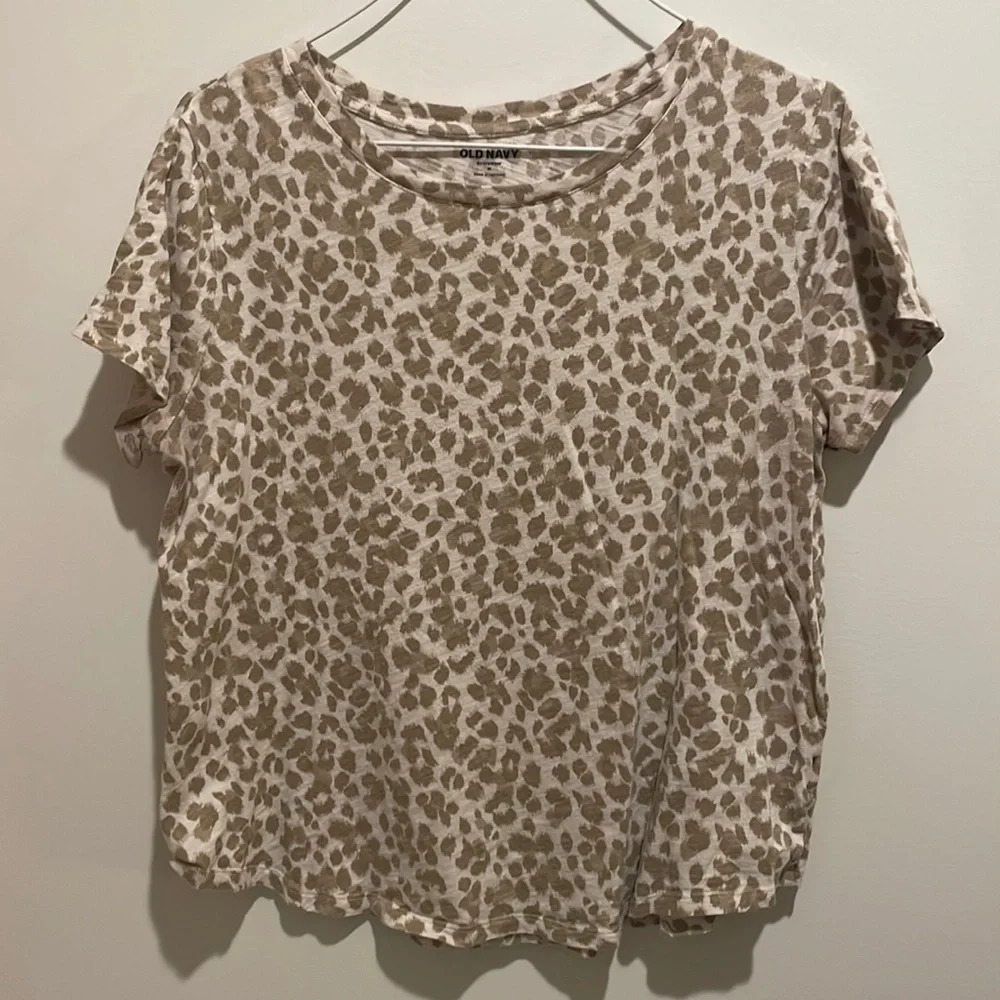 Tan and White Old Navy Cheetah Everywhere Tee